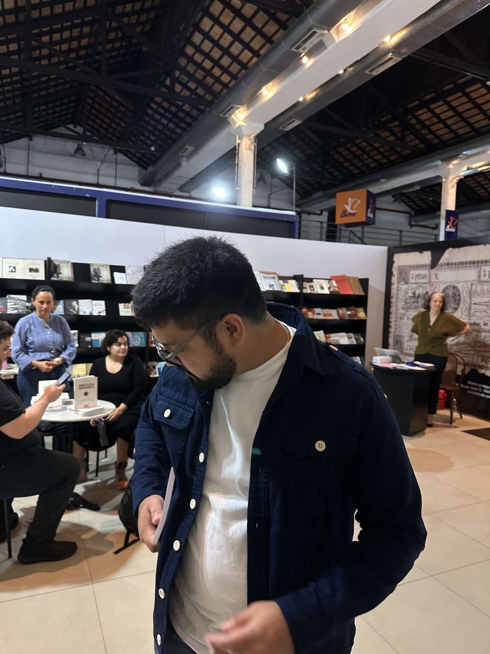 En el stand de la feria